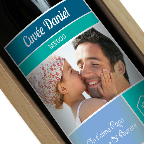 Bouteille de vin avec étiquette personnalisée photo