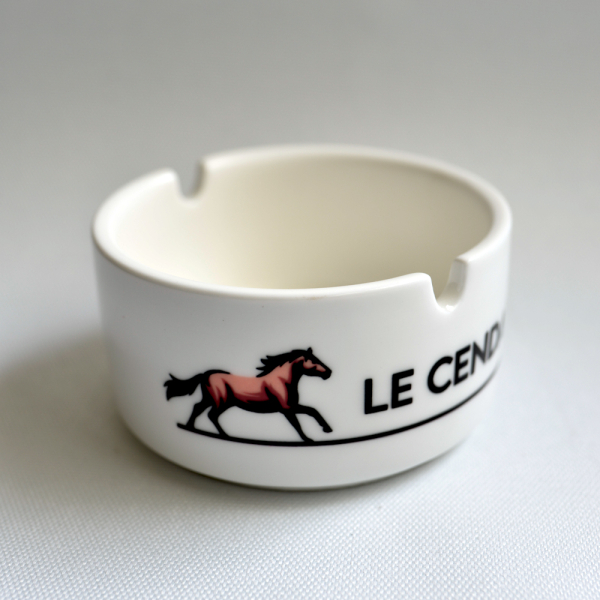 Cendrier en porcelaine personnalisé chevaux