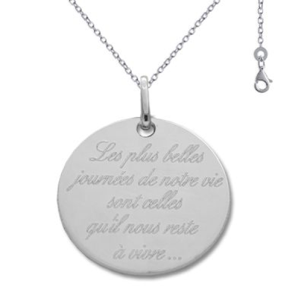 Pendentif rond en argent gravé d'un message