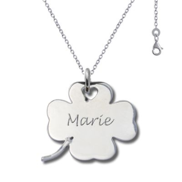 Collier grand trèfle gravé