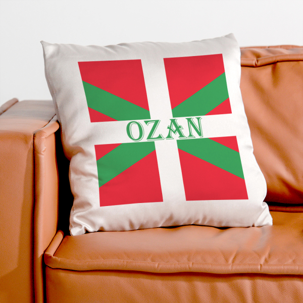 Coussin basque personnalisé avec un prénom mock up 3