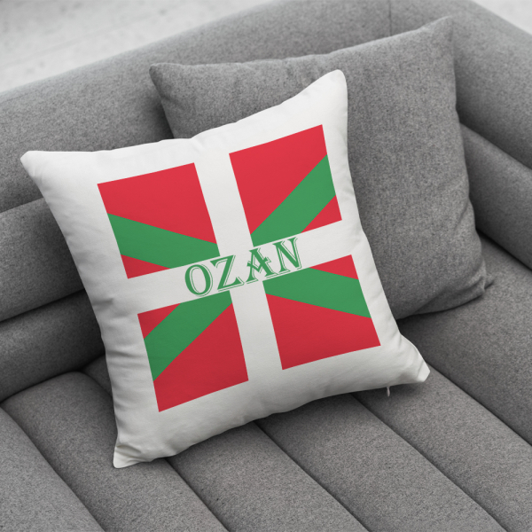 Coussin basque personnalisé avec un prénom mock up 4