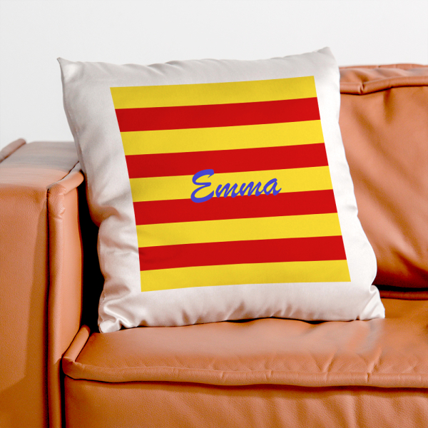 Coussin Catalogne personnalisé avec un prénom mock up 1