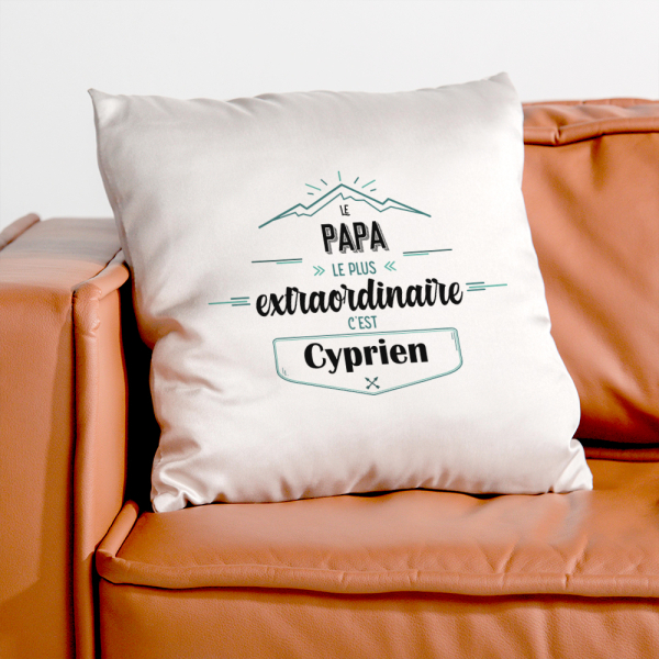 Coussin déco personnalisé texte + motif Aventure mockup 3