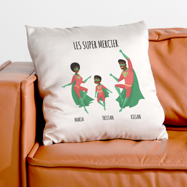 Coussin Famille de Super Héros mock up 3