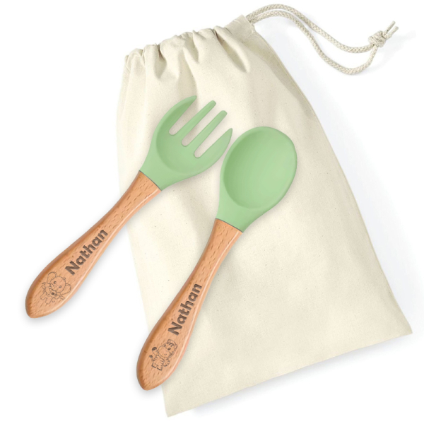 Couverts bébé en bois et silicone vert personnalisés Savane