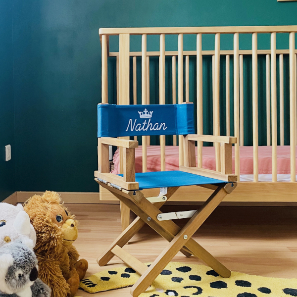 Fauteuil de star bébé dans chambre d'enfant