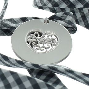 Pendentif rond cœur ajouré Pendentif rond cœur ajouré