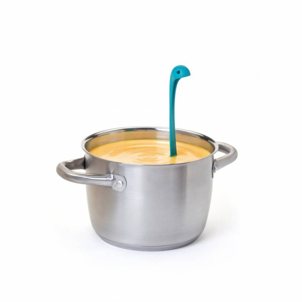 Ecumoire dans une casserole 