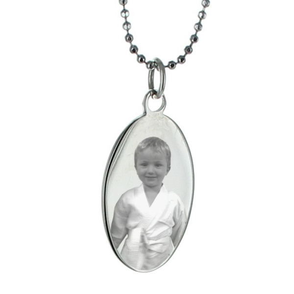 Pendentif ovale photo en métal argenté