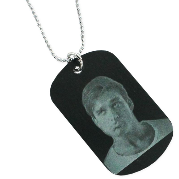 Pendentif plaque noire gravé avec une photo