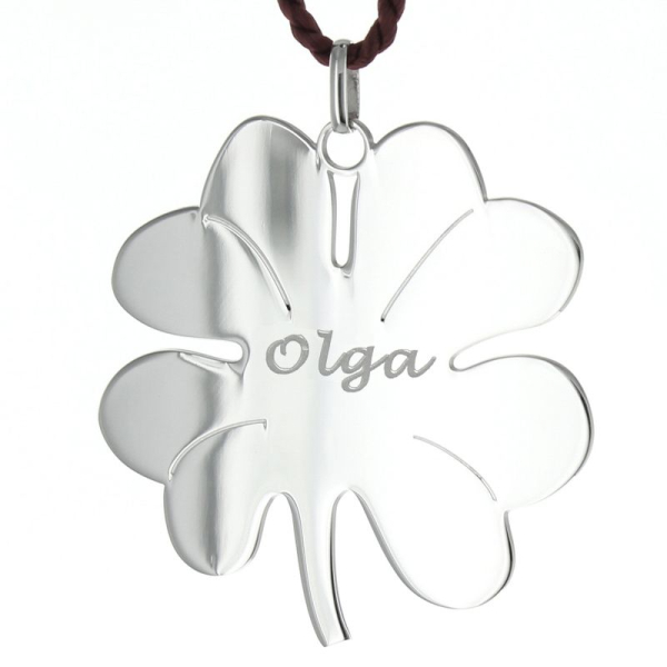 Pendentif porte-bonheur gravé