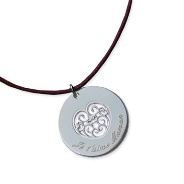 Pendentif rond coeur ajouré sur cordon lie de vin