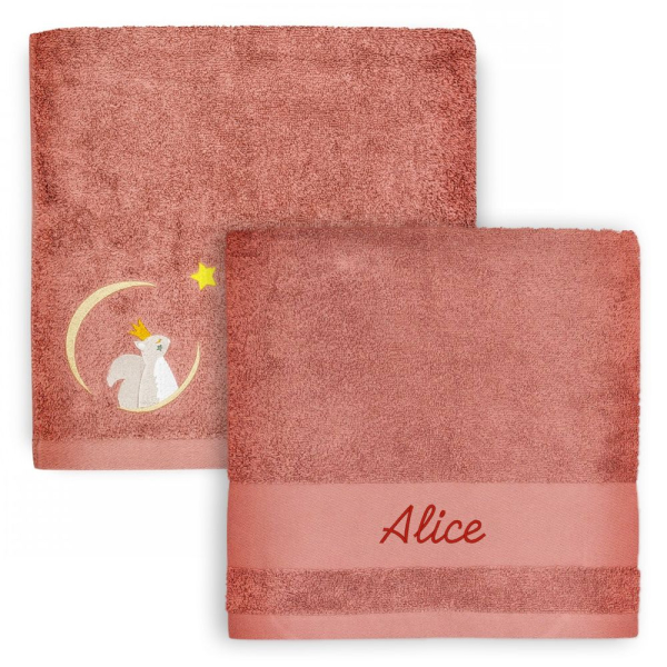 Serviette enfant personnalisée écureuil marsala