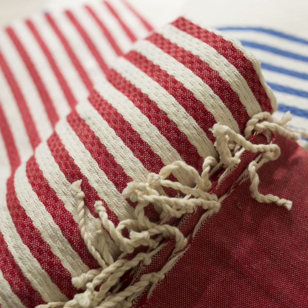 Personalizovaná tradi&#269;ní fouta s pruhy
