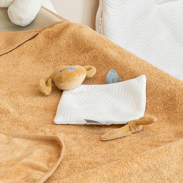 Miniplys Charlie, vaniljehunden, broderet