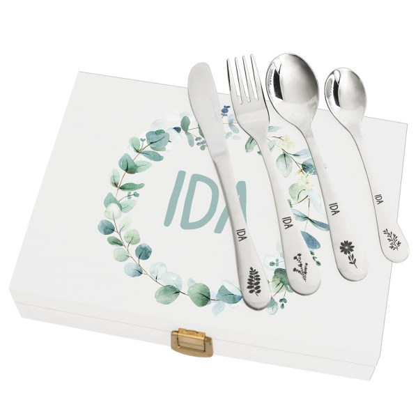 Box med plante-motiv og dets personaliserede bestik