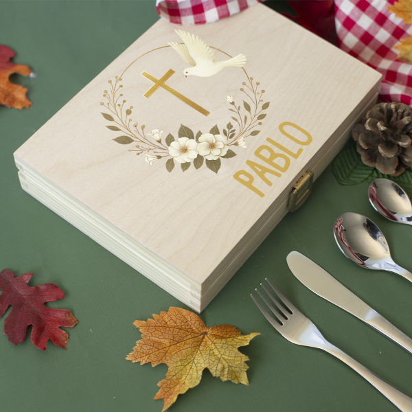 Baptism box and its personalised cutlery