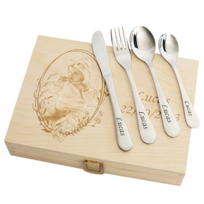 Children's cutlery and its box engraved with a photo Children's cutlery and its box engraved with a photo