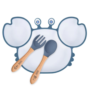 White crab plate and engraved cutlery White crab plate and engraved cutlery