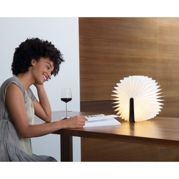 Boklampe med gravert bilderamme