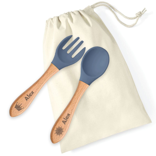 Babybestikk i silikon og tre med inngravert design