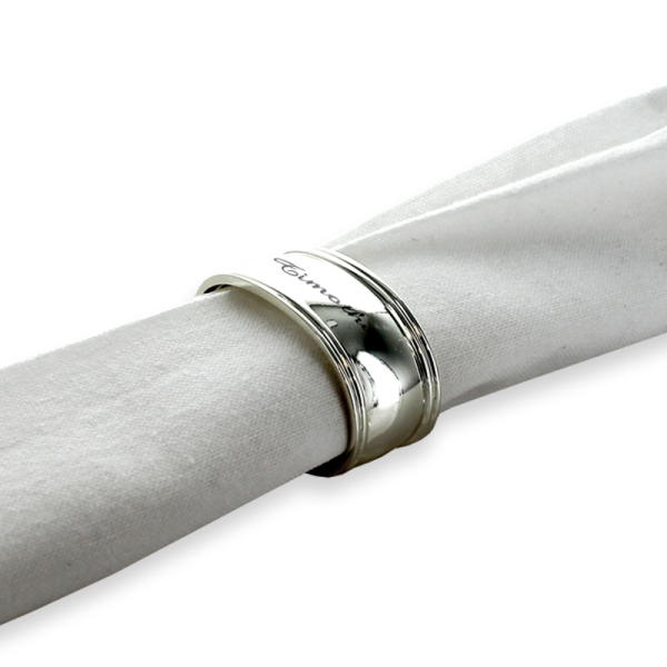 Graverad servettring i silver