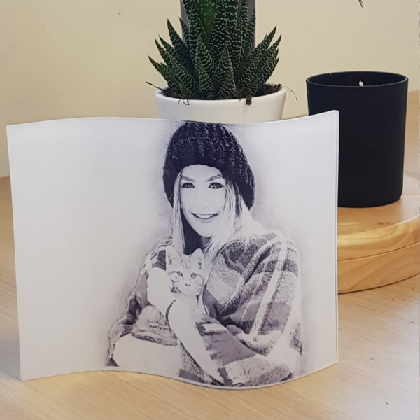 Porträtt i kolstil baserat på ett foto